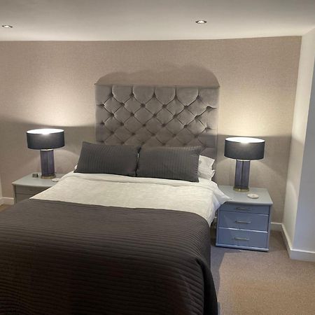 Spacious Central 2Bed Apartment Wilmslow Exterior photo