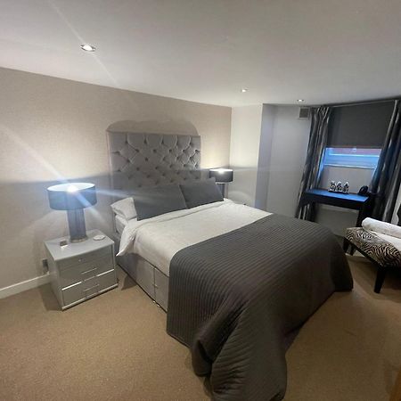 Spacious Central 2Bed Apartment Wilmslow Exterior photo