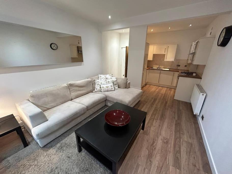 Spacious Central 2Bed Apartment Wilmslow Exterior photo