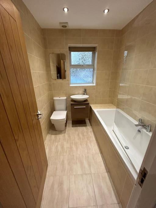 Spacious Central 2Bed Apartment Wilmslow Exterior photo