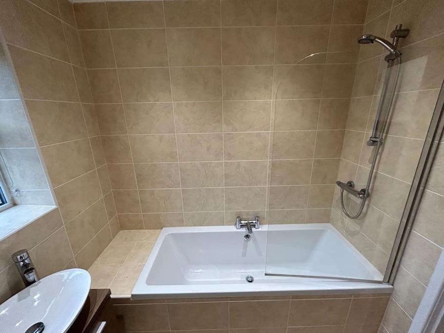 Spacious Central 2Bed Apartment Wilmslow Exterior photo