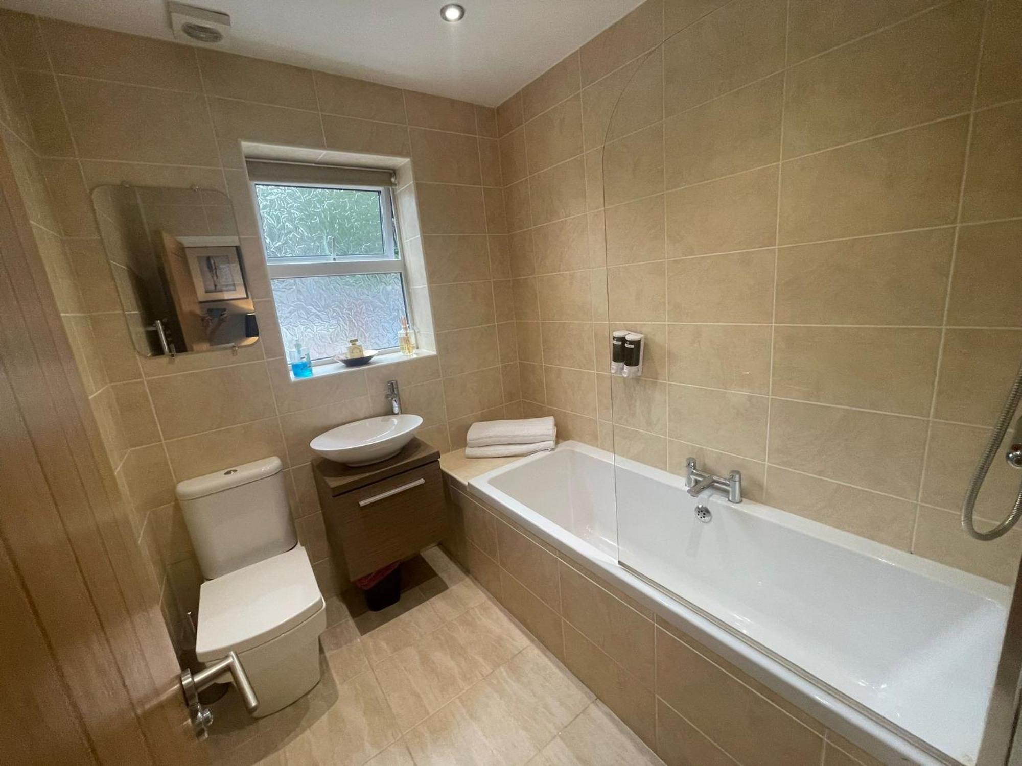 Spacious Central 2Bed Apartment Wilmslow Exterior photo
